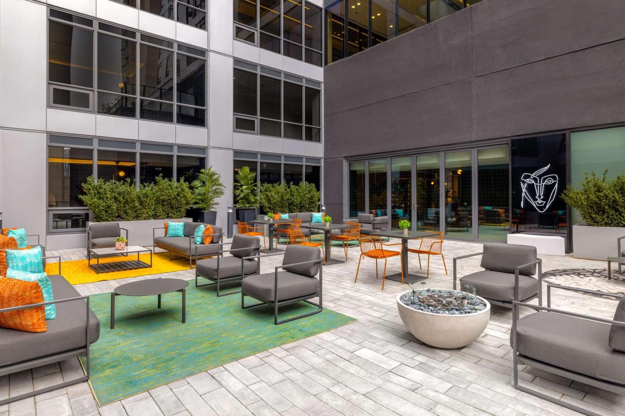 Canopy By Hilton Toronto Yorkville Exterior foto